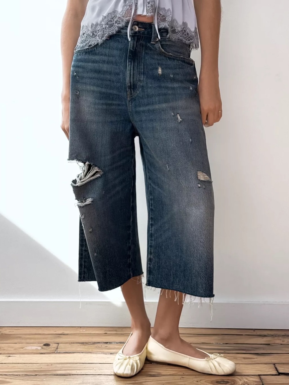 Zara MID-RISE RIPPED DENIM
JORTS TRE - Picture 3 of 8